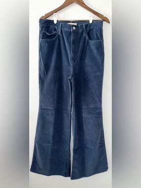 VINTAGE VIBES, MODERN FIT Levi’s Premium Ribcage Bell Corduroy Pants-Size 32